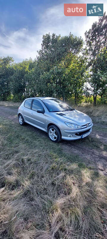 Хэтчбек Peugeot 206 2006 в Тростянце