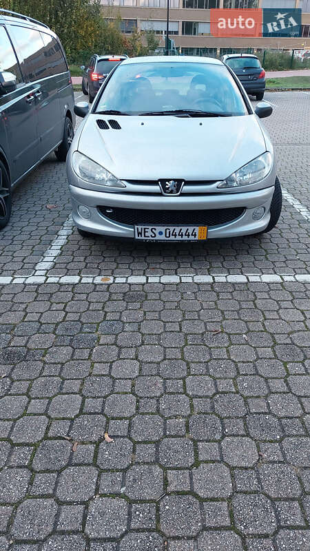 Хэтчбек Peugeot 206 2006 в Тростянце