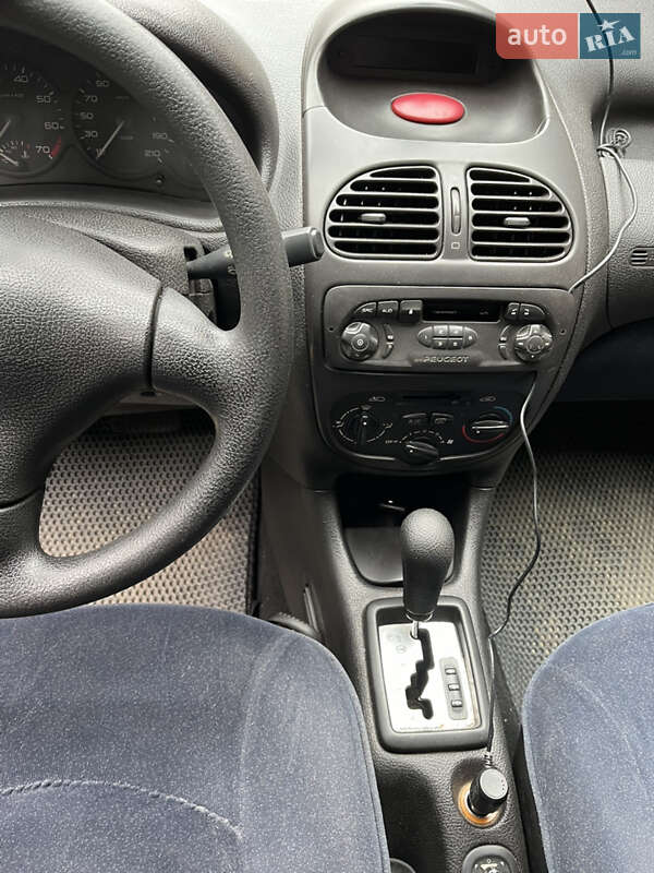 Хэтчбек Peugeot 206 2000 в Мукачево фото 3 Хэтчбек Peugeot 206 2000 в Мукачево