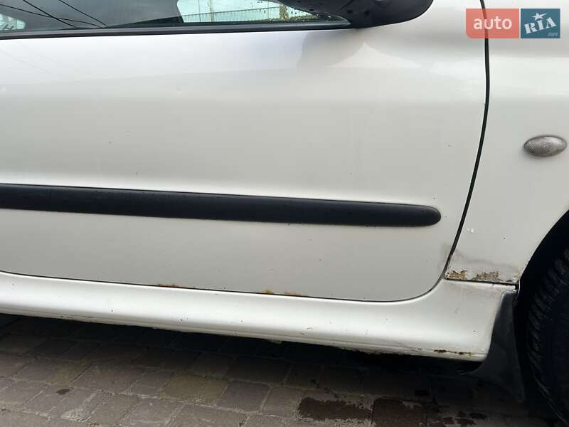 Хэтчбек Peugeot 206 2002 в Львове фото 6 Хэтчбек Peugeot 206 2002 в Львове