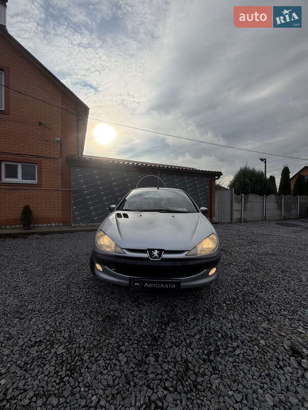 Хетчбек Peugeot 206 2004 в Дергачах