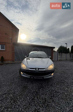 Хэтчбек Peugeot 206 2004 в  фото 2 Хэтчбек Peugeot 206 2004 в
