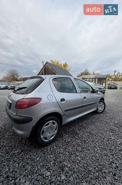 Хэтчбек Peugeot 206 2004 в  фото 4 Хэтчбек Peugeot 206 2004 в