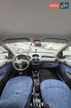 Хэтчбек Peugeot 206 2004 в  фото 8 Хэтчбек Peugeot 206 2004 в