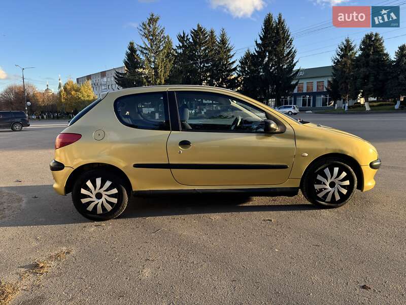 Хэтчбек Peugeot 206 2002 в Калиновке фото 5 Хэтчбек Peugeot 206 2002 в Калиновке