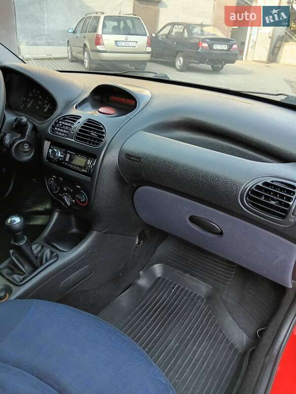 Хэтчбек Peugeot 206 2002 в Сатанове фото 7 Хэтчбек Peugeot 206 2002 в Сатанове