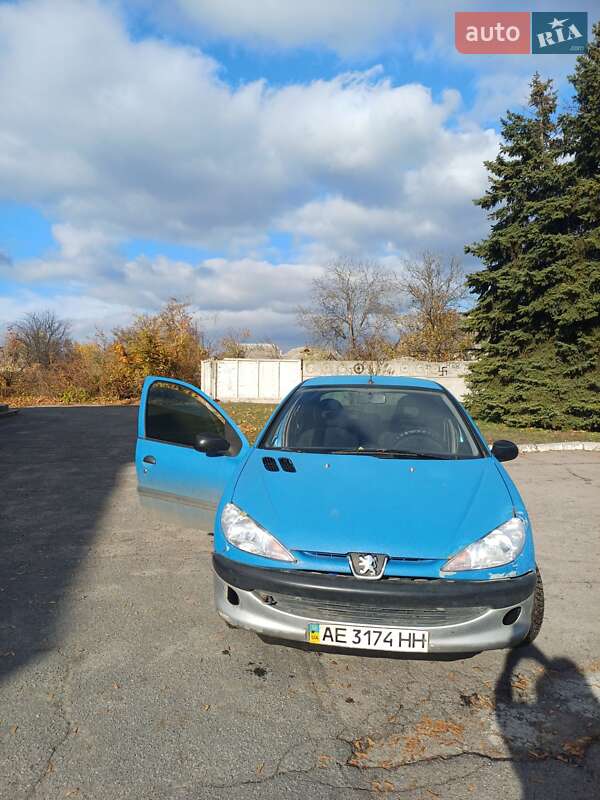 Хетчбек Peugeot 206 2001 в Дніпрі