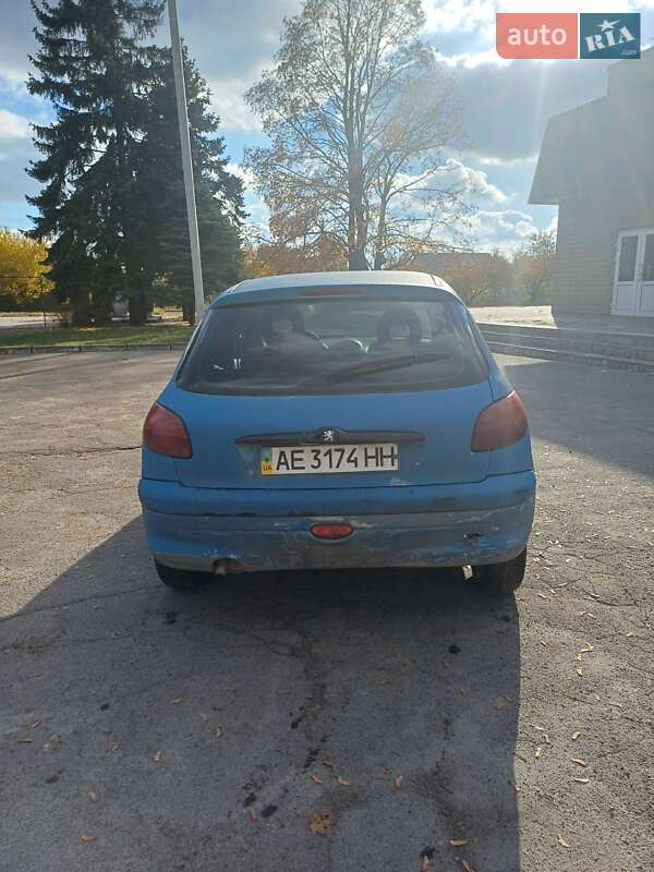 Хетчбек Peugeot 206 2001 в Дніпрі