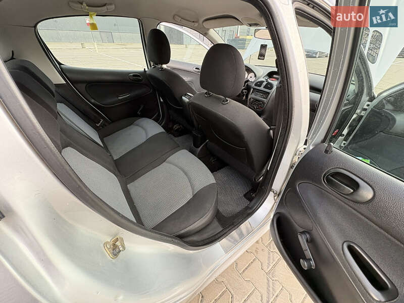 Хетчбек Peugeot 206 2005 в Києві