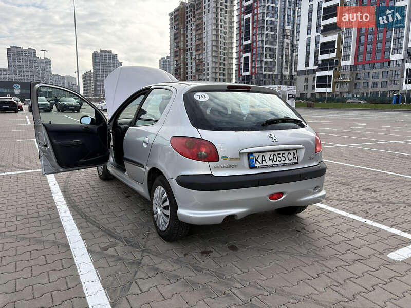 Хетчбек Peugeot 206 2005 в Києві