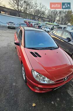 Хетчбек Peugeot 206 2006 в Дніпрі