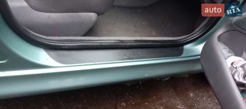 Хетчбек Peugeot 206 2001 в Коростені