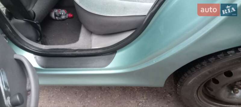 Хетчбек Peugeot 206 2001 в Коростені