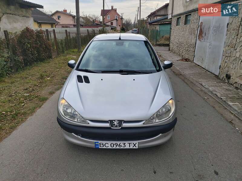Хэтчбек Peugeot 206 1999 в Стрые