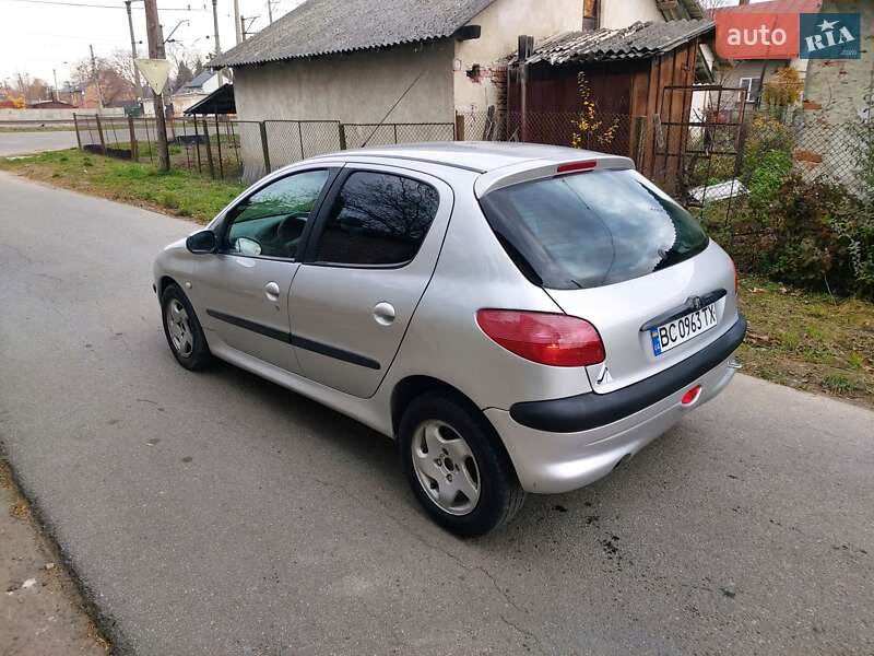 Хэтчбек Peugeot 206 1999 в Стрые