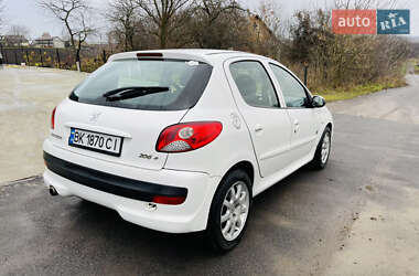 Хетчбек Peugeot 206 2012 в Рівному