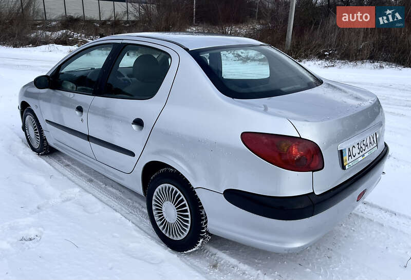 Седан Peugeot 206 2009 в Луцьку