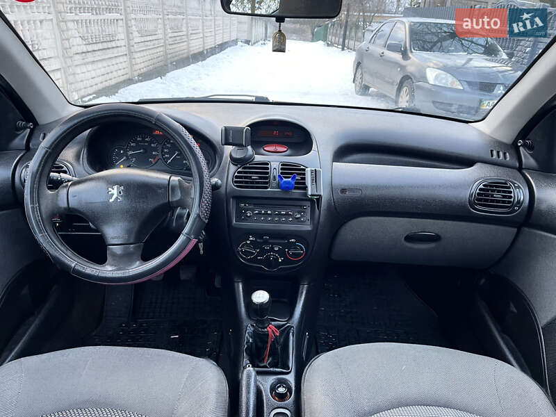 Седан Peugeot 206 2009 в Луцьку