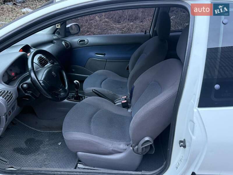Хэтчбек Peugeot 206 2002 в Запорожье