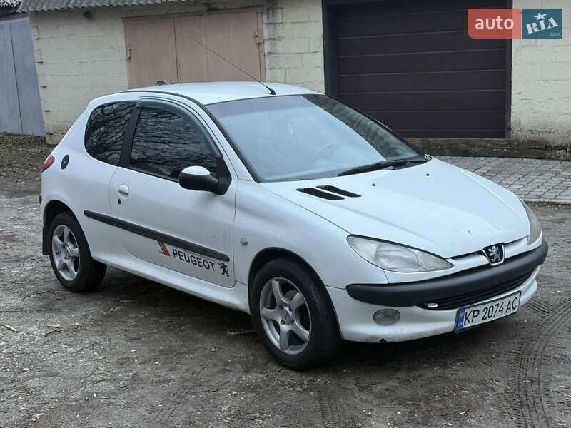 Хэтчбек Peugeot 206 2002 в Запорожье
