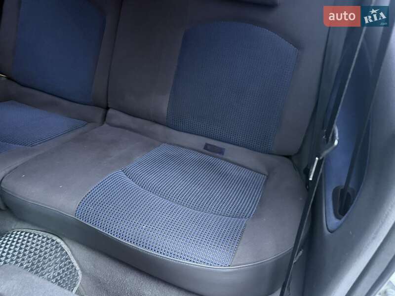 Хэтчбек Peugeot 206 2002 в Запорожье