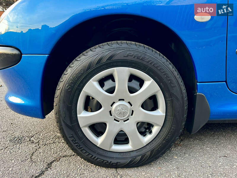 Хэтчбек Peugeot 206 2004 в Киеве фото 19 Хэтчбек Peugeot 206 2004 в Киеве