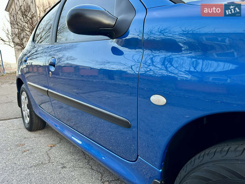 Хэтчбек Peugeot 206 2004 в Киеве фото 23 Хэтчбек Peugeot 206 2004 в Киеве