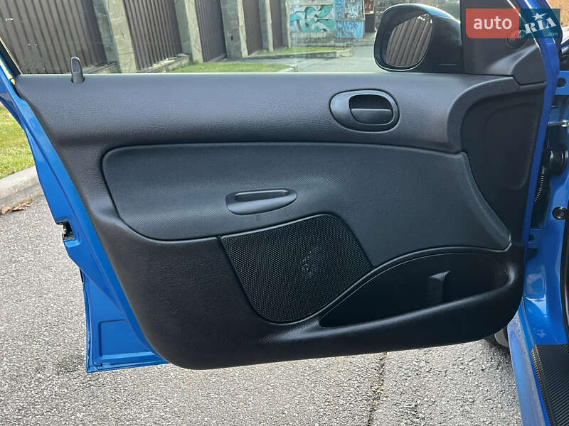 Хэтчбек Peugeot 206 2004 в Киеве фото 35 Хэтчбек Peugeot 206 2004 в Киеве