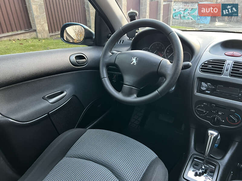 Хэтчбек Peugeot 206 2004 в Киеве фото 44 Хэтчбек Peugeot 206 2004 в Киеве