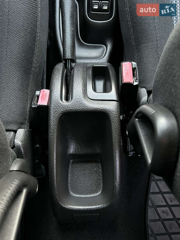 Хэтчбек Peugeot 206 2004 в Киеве фото 51 Хэтчбек Peugeot 206 2004 в Киеве