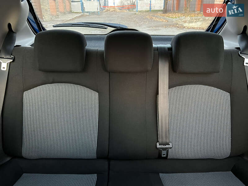 Хэтчбек Peugeot 206 2004 в Киеве фото 56 Хэтчбек Peugeot 206 2004 в Киеве