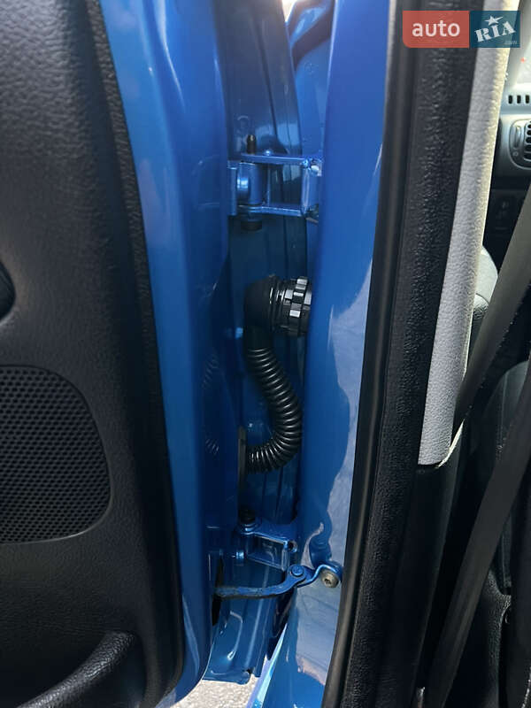 Хэтчбек Peugeot 206 2004 в Киеве фото 69 Хэтчбек Peugeot 206 2004 в Киеве