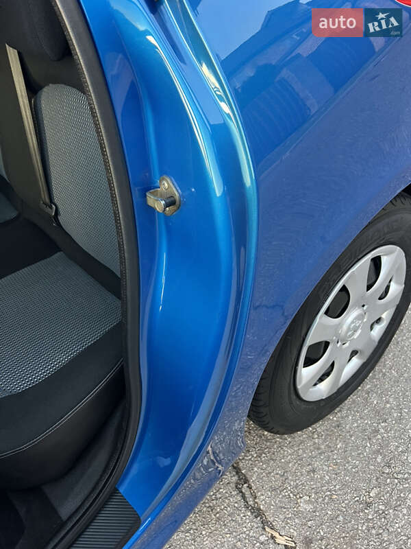 Хэтчбек Peugeot 206 2004 в Киеве фото 72 Хэтчбек Peugeot 206 2004 в Киеве