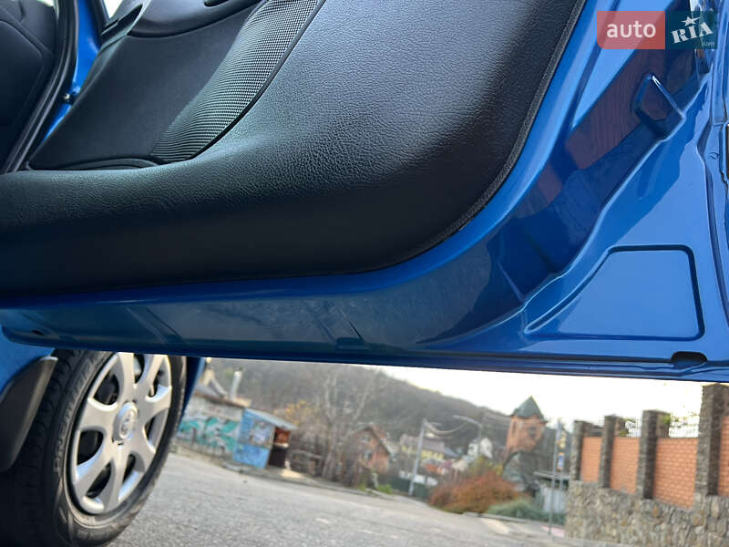 Хэтчбек Peugeot 206 2004 в Киеве фото 80 Хэтчбек Peugeot 206 2004 в Киеве