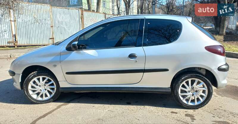 Хэтчбек Peugeot 206 2002 в Одессе