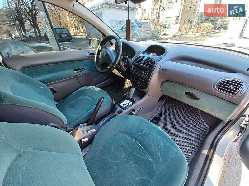 Хэтчбек Peugeot 206 2002 в Одессе