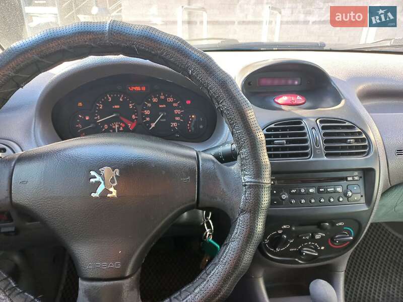 Хэтчбек Peugeot 206 2002 в Одессе