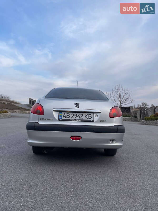 Седан Peugeot 206 2007 в Карловке