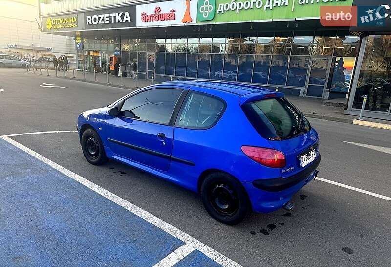 Хэтчбек Peugeot 206 2003 в Киеве