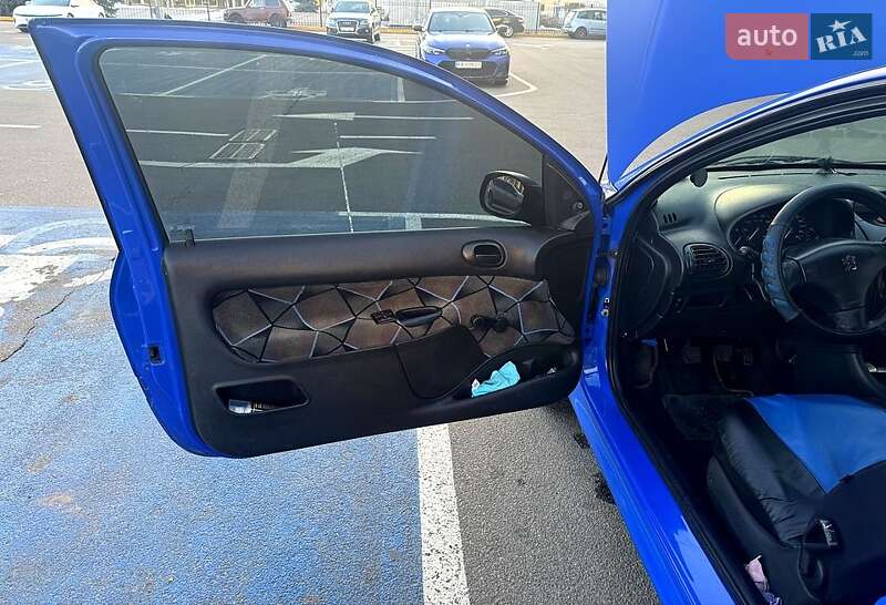 Хэтчбек Peugeot 206 2003 в Киеве