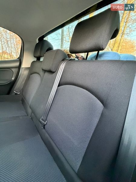 Седан Peugeot 206 2011 в Виннице