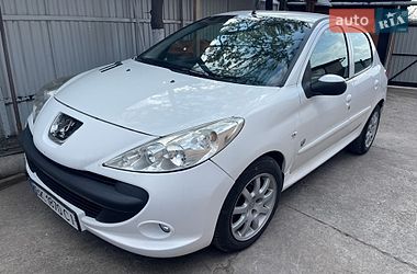 Хэтчбек Peugeot 206 2012 в Ровно