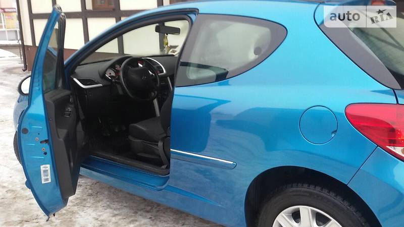 Хетчбек Peugeot 207 2011 в 