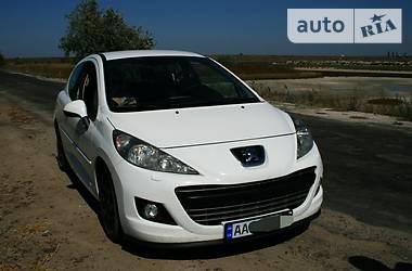 Хэтчбек Peugeot 207 2011 в Киеве