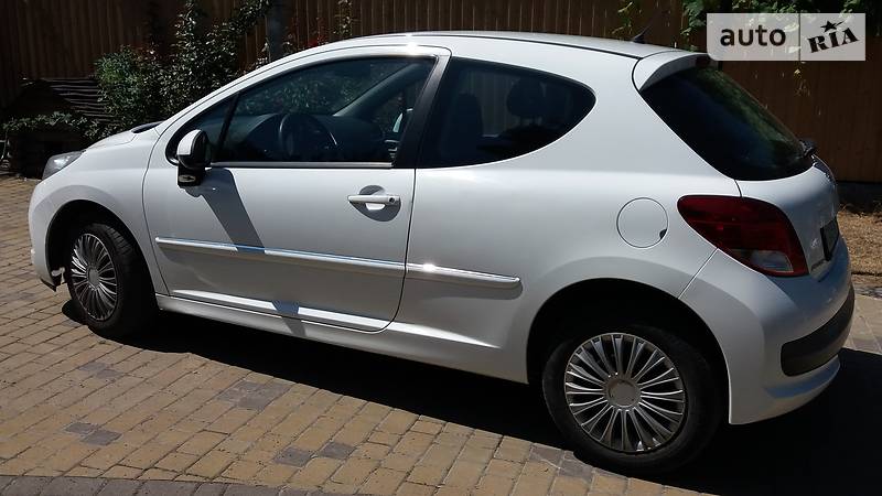 Хетчбек Peugeot 207 2012 в Черкасах