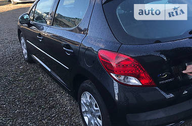 Хетчбек Peugeot 207 2011 в 