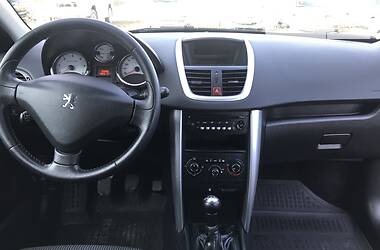 Хетчбек Peugeot 207 2011 в 