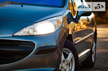 Хетчбек Peugeot 207 2006 в 