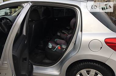 Хетчбек Peugeot 207 2010 в 