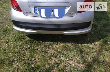 Хетчбек Peugeot 207 2010 в 